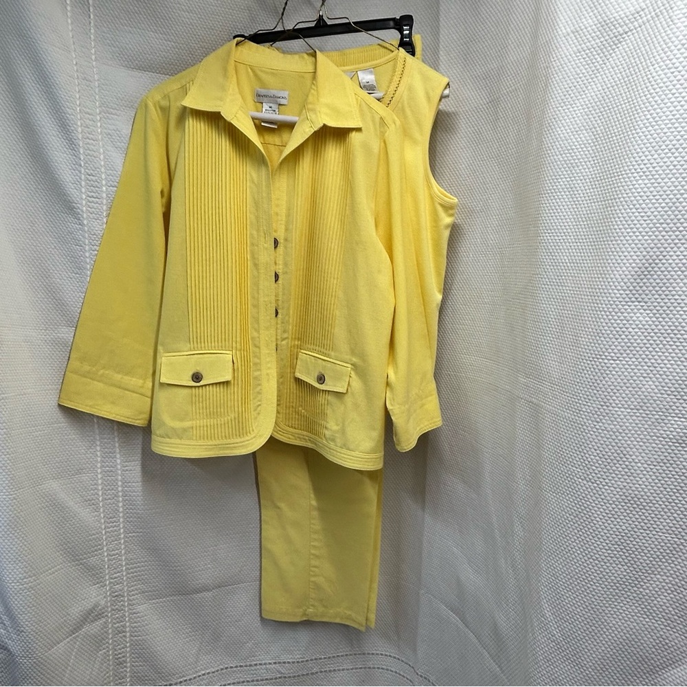 Draper's & Damon's Yellow 3‎ pc set size medium